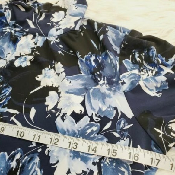 Karl Lagerfeld Paris Womens Floral Mock Turtleneck Blouse Faux Pearl Button S - Picture 7 of 12